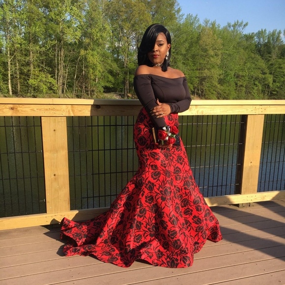 Beautiful 2 piece prom gown - Picture 3 of 4